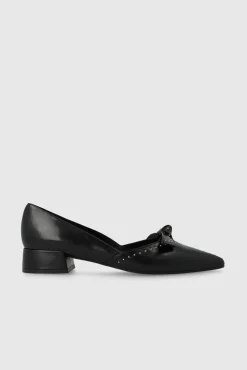 Bailarinas en piel y tachas