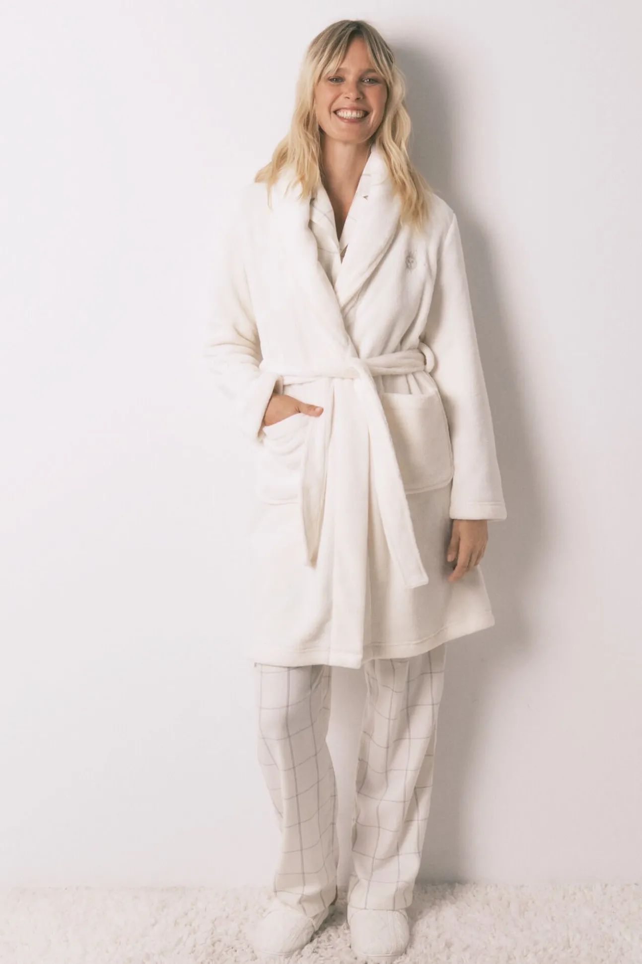 Bata midi polar aterciopelado blanco
