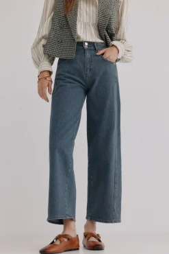 Bibiana. Vaquero con doble abotonadura