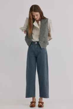 Bibiana. Vaquero con doble abotonadura