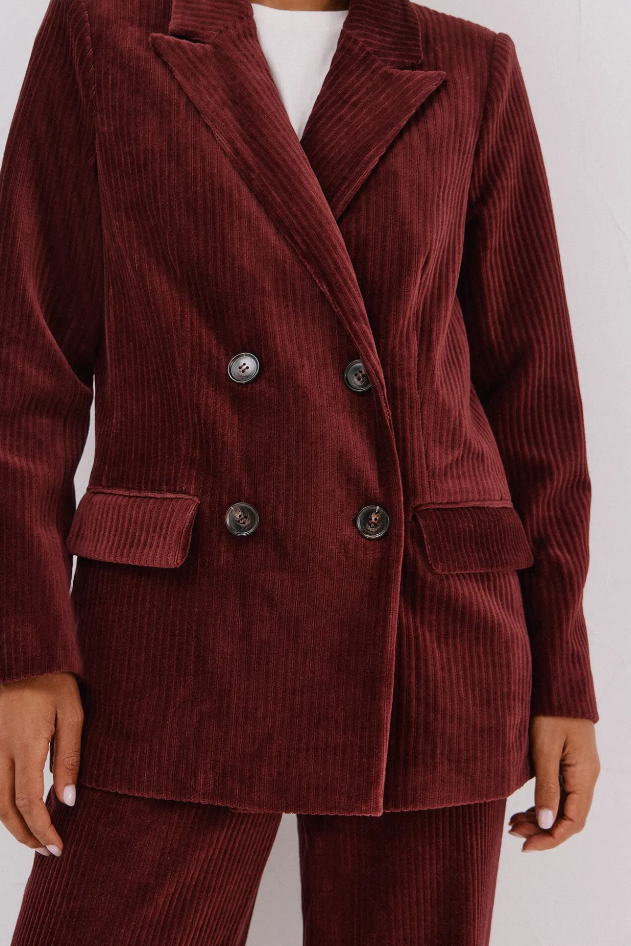 Blazer de mujer cruzada de pana