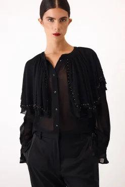 Blusa bordada capa