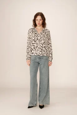 Blusa con corte regular de mangas largas