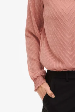 Blusa de manga larga con cuello alto