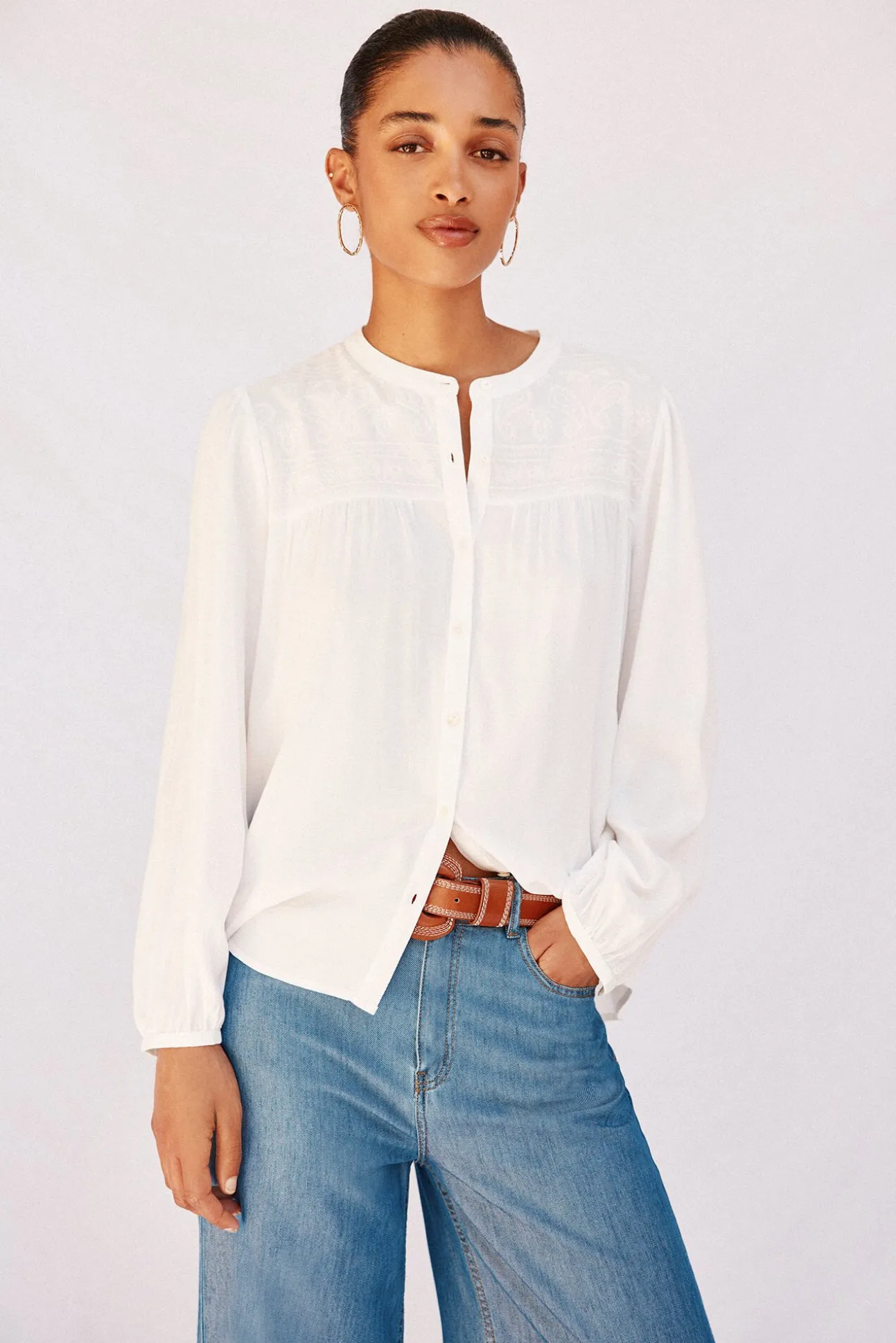 Blusa detalle bordado