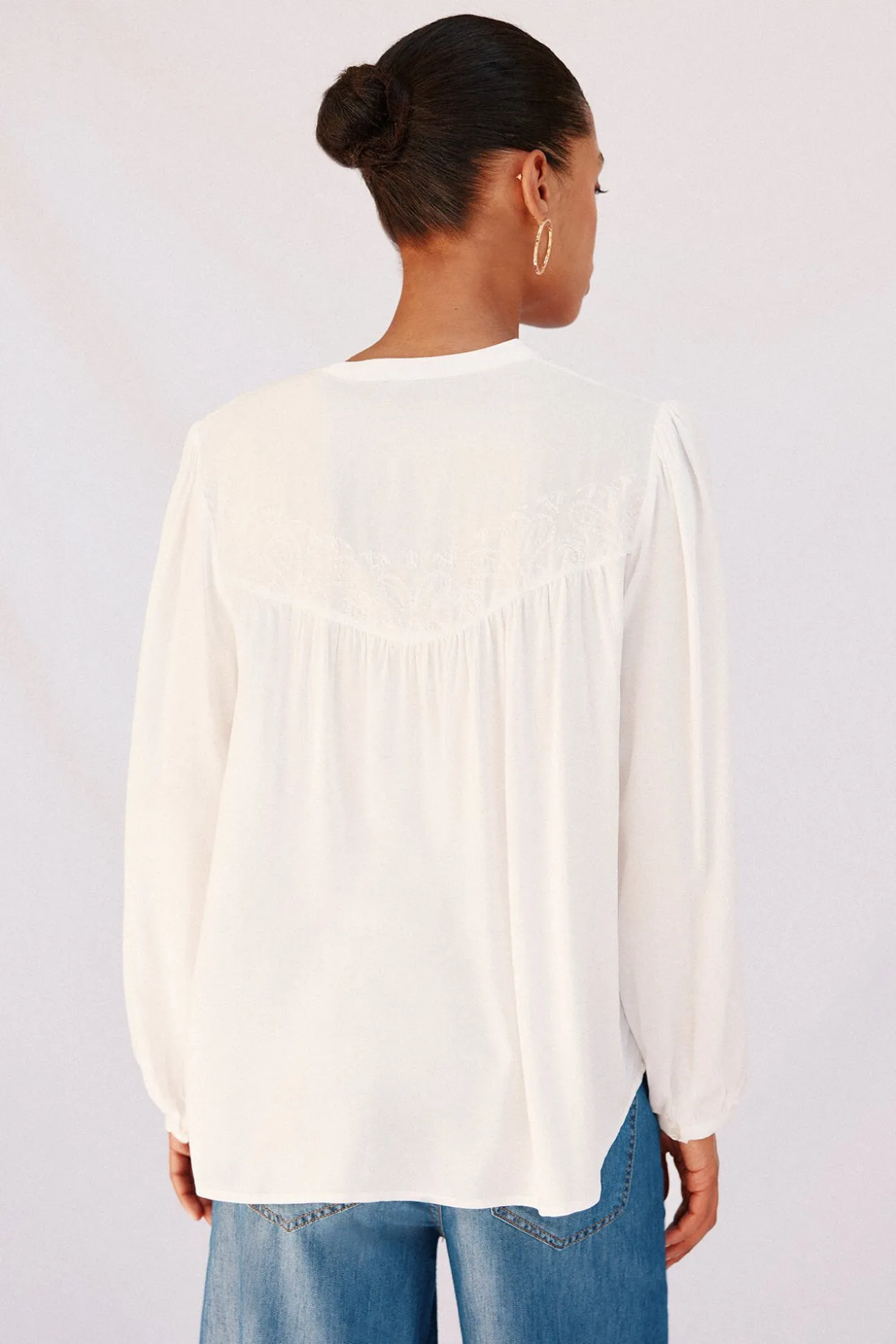 Blusa detalle bordado