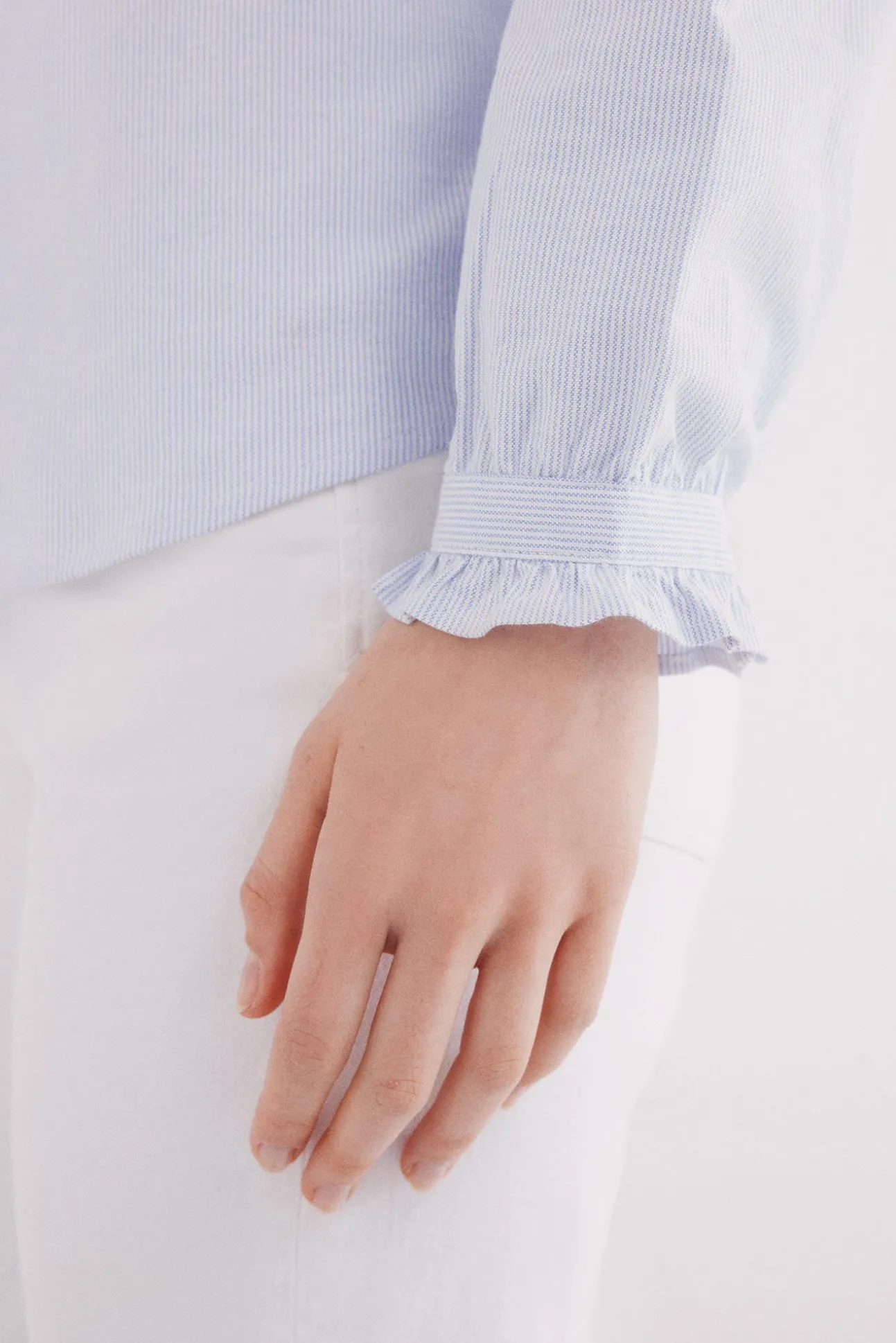 Blusa Oxford cuello volante