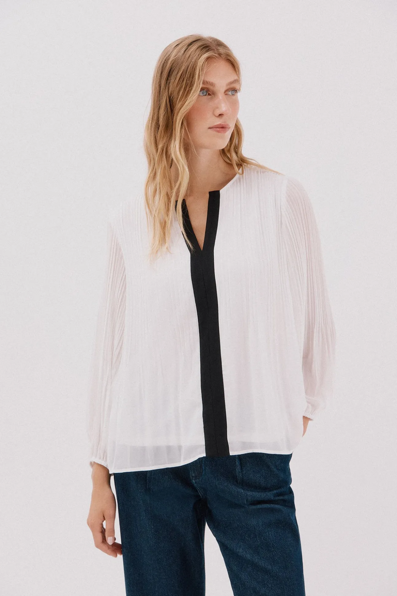 Blusa plisada contraste