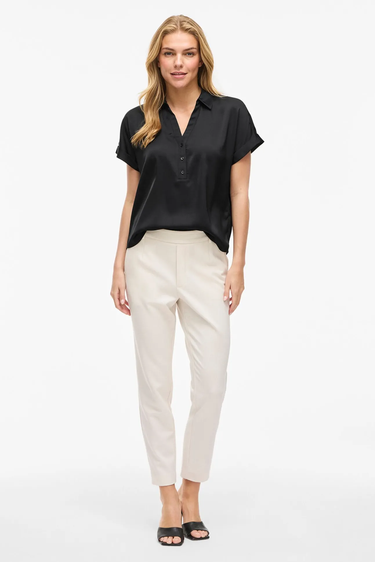 Blusa satinada de manga corta