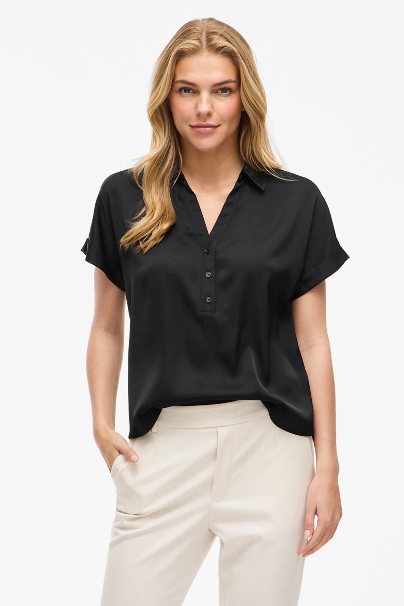Blusa satinada de manga corta