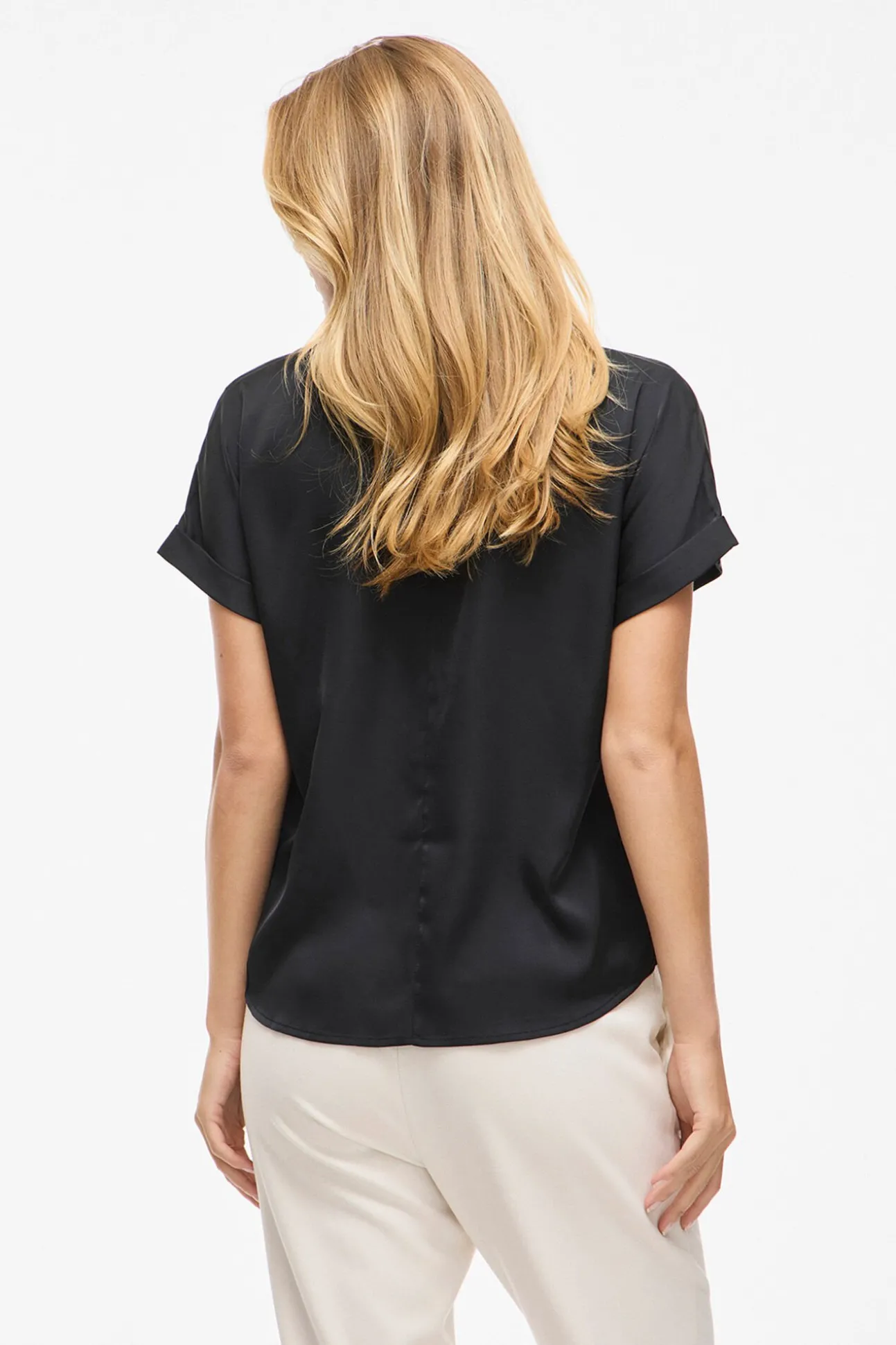 Blusa satinada de manga corta