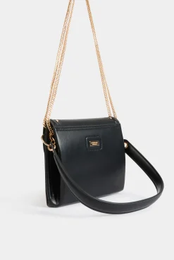 Bolso bandolera y tachuelas