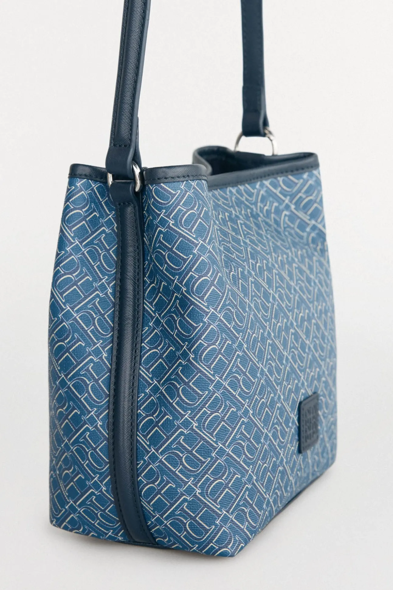 Bolso bucket doble asa monograma