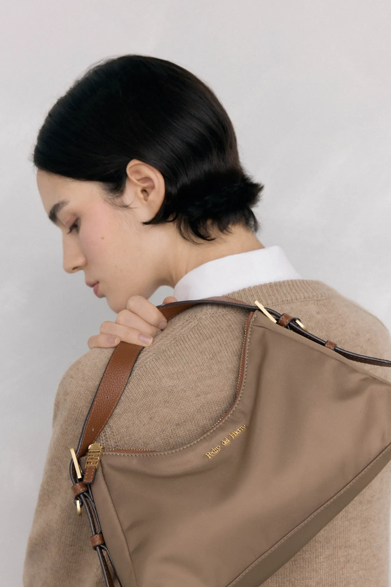 Bolso de hombro en nylon con cremallera
