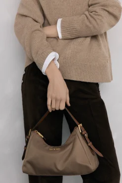 Bolso de hombro en nylon con cremallera