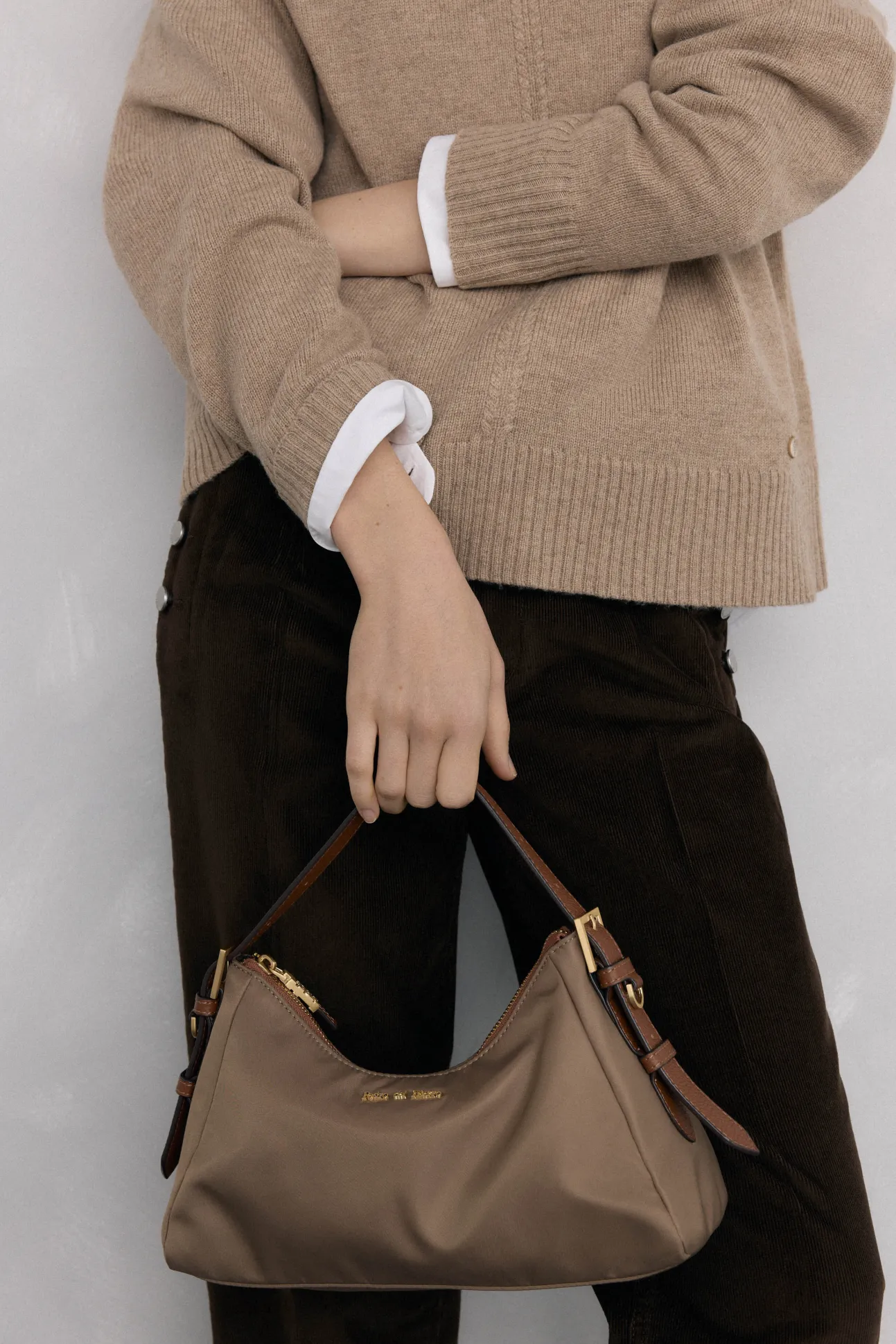 Bolso de hombro en nylon con cremallera