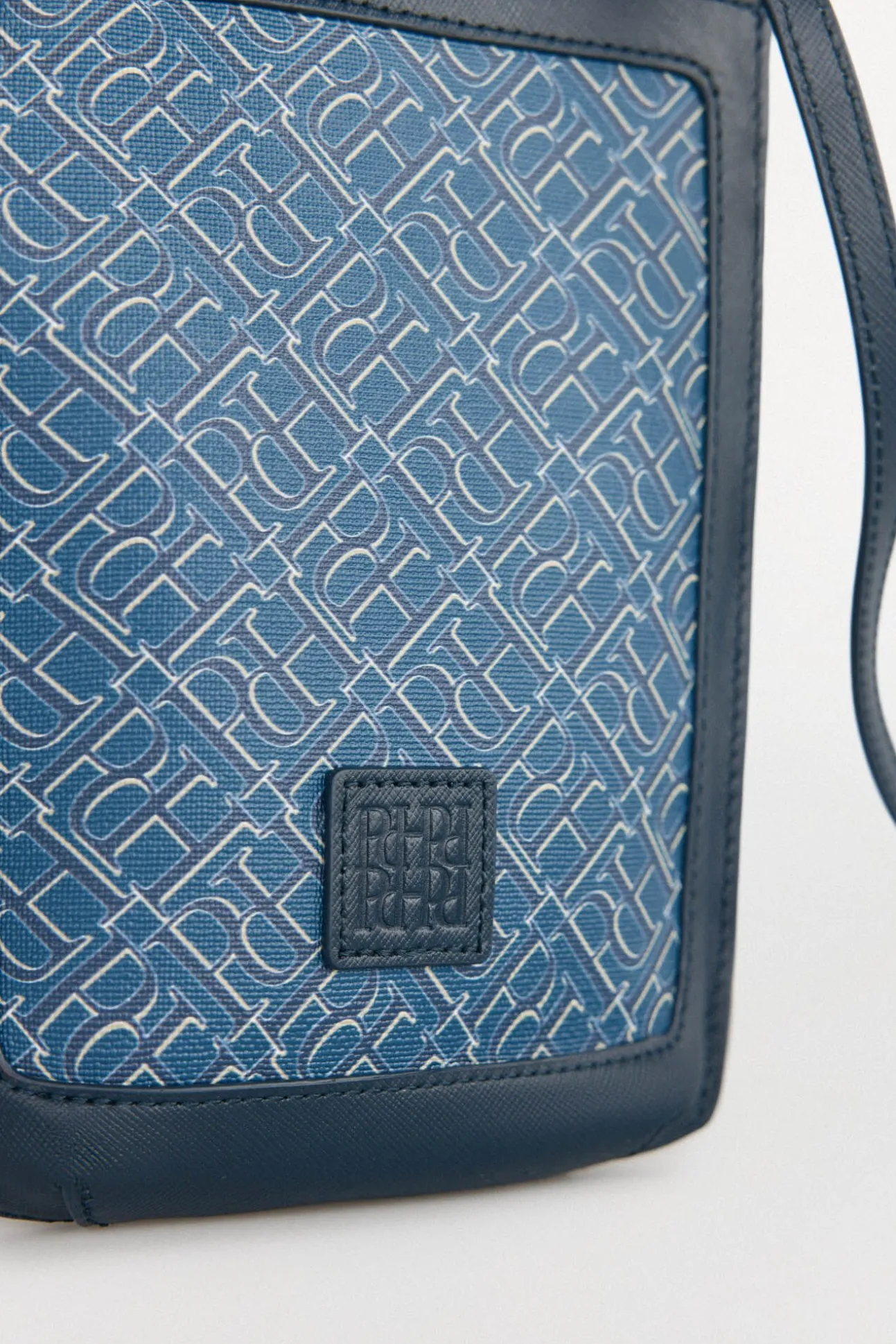 Bolso móvil con asa ajustable