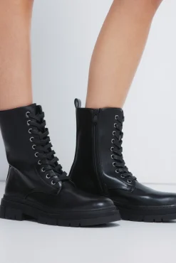 Botines militares cordones