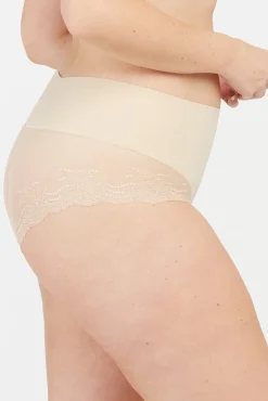 Braga moldeadora invisible encaje nude Spanx