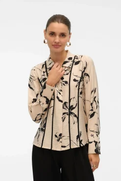 Camisa de manga larga con lineas bordadas