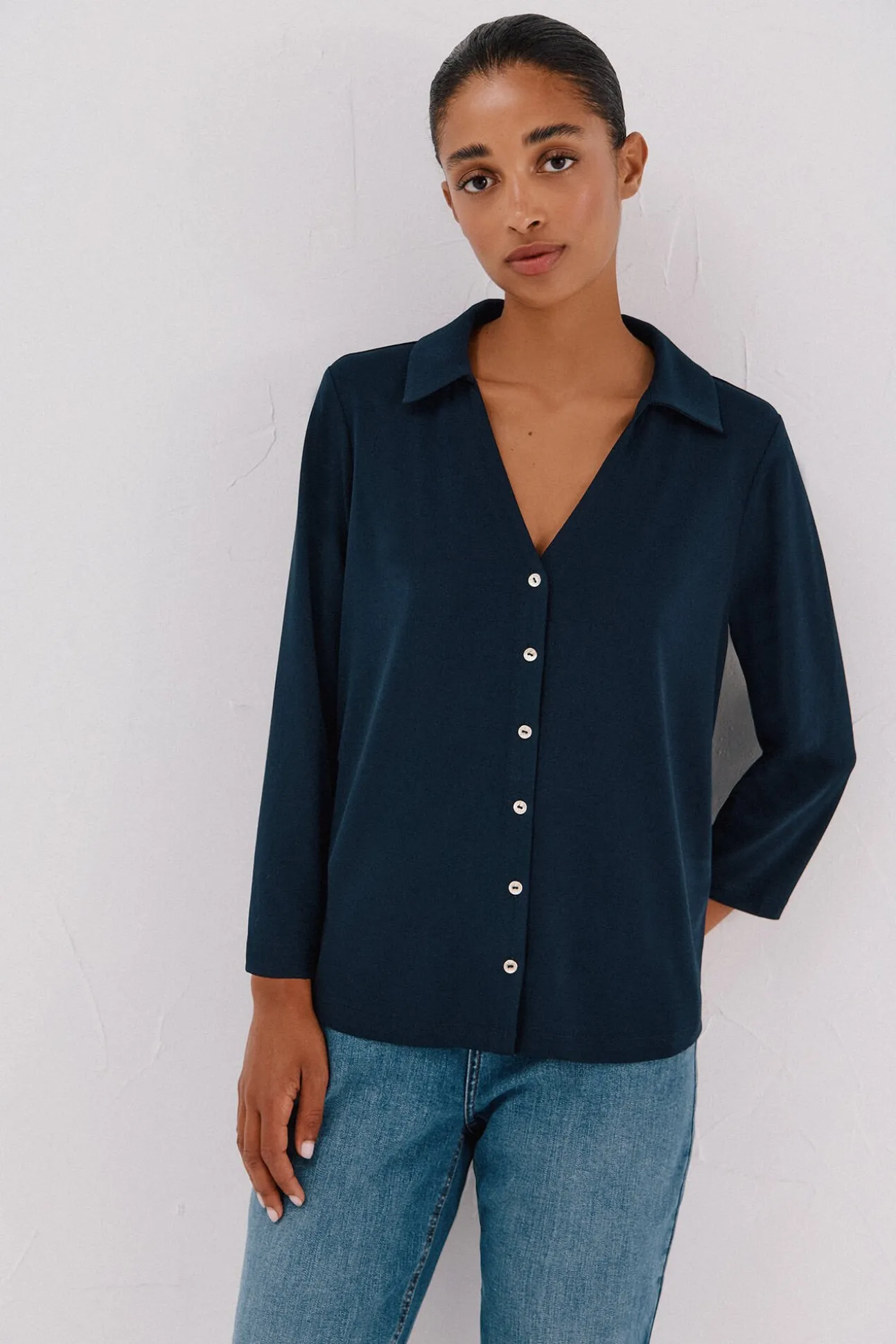 Camisa elástica botones