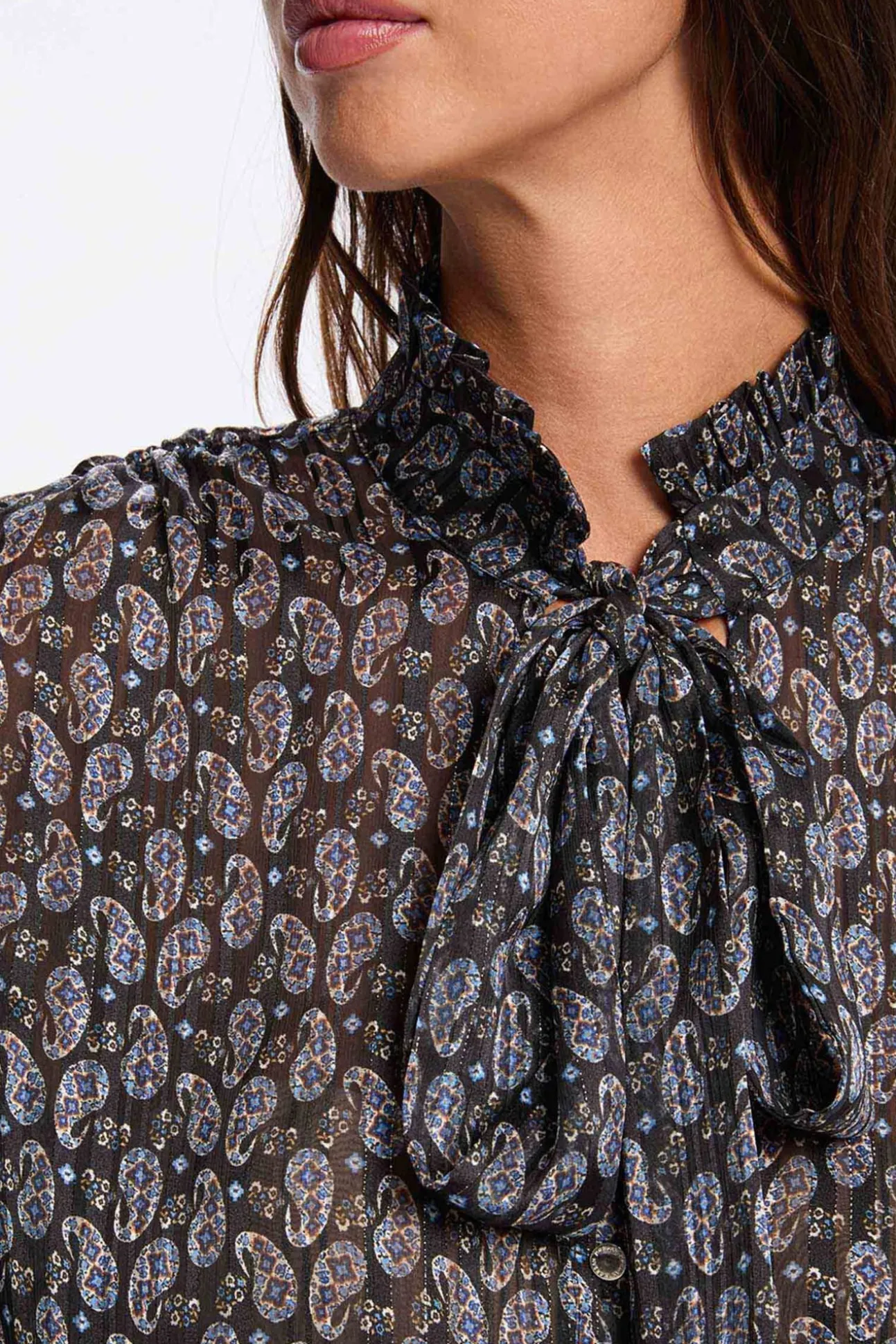 Camisa fluida con cuello en v
