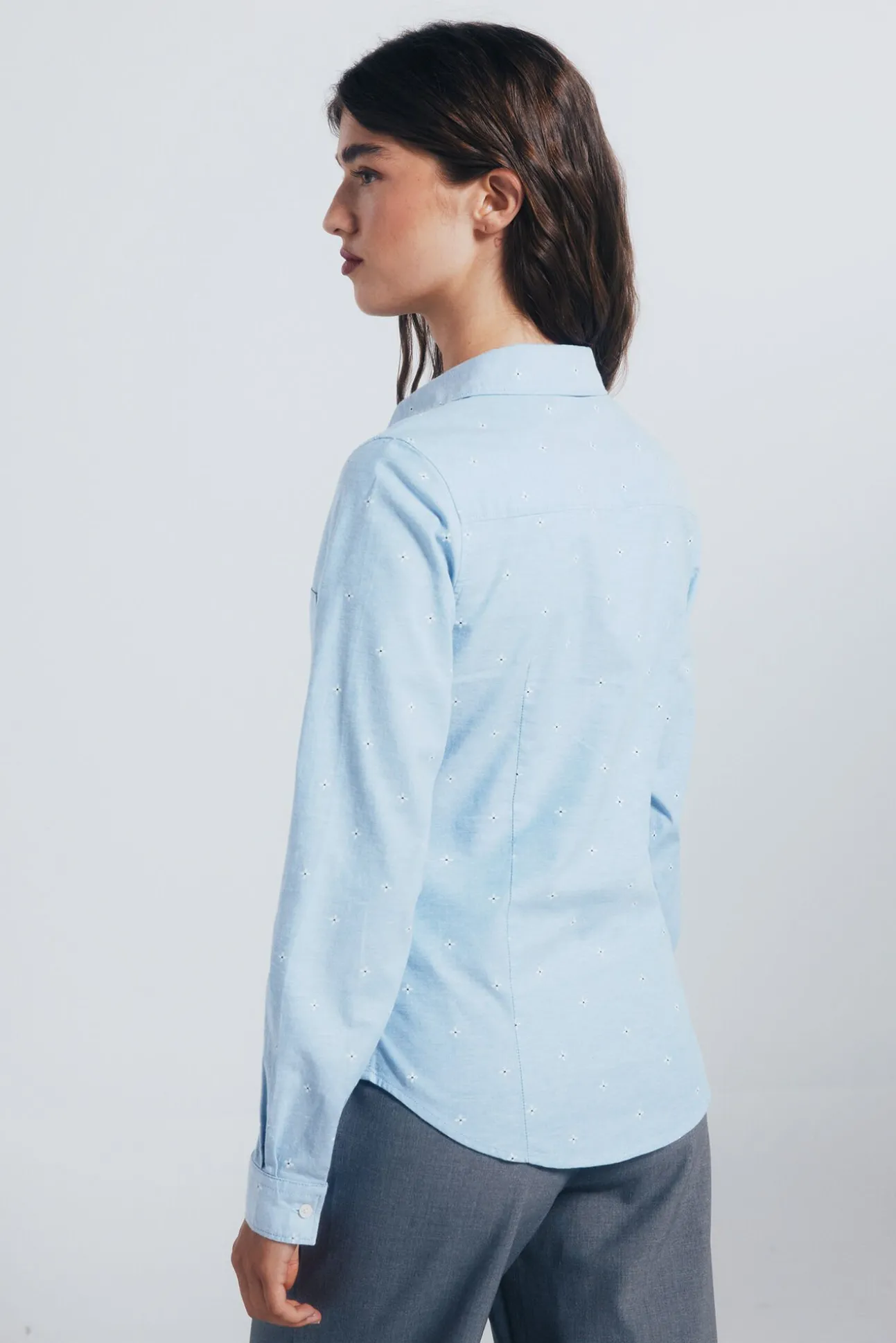 Camisa Oxford cuello abierto