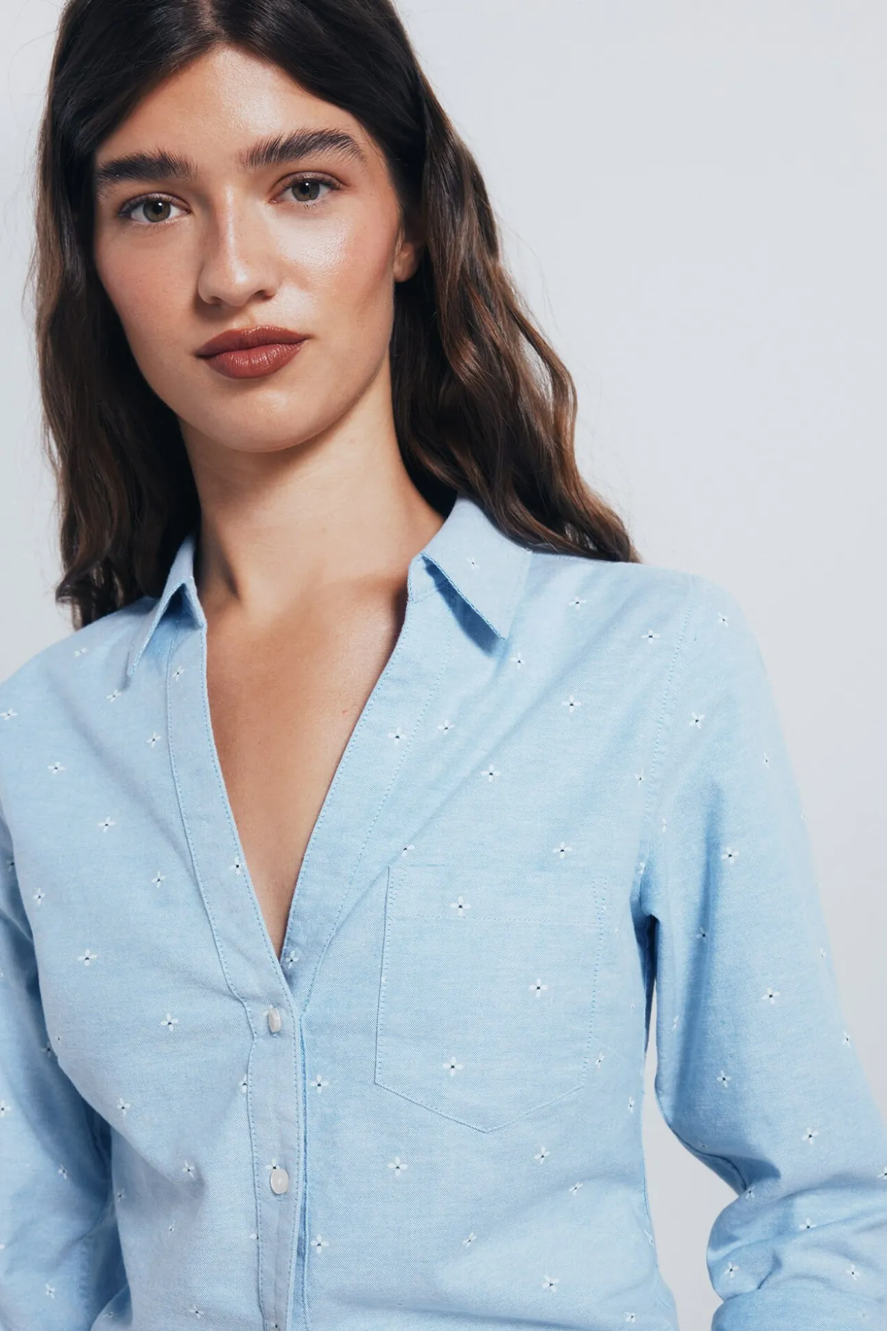 Camisa Oxford cuello abierto