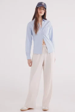 Camisa Oxford cuello abierto