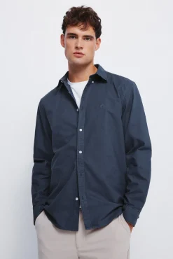 Camisa oxford tinte en prenda