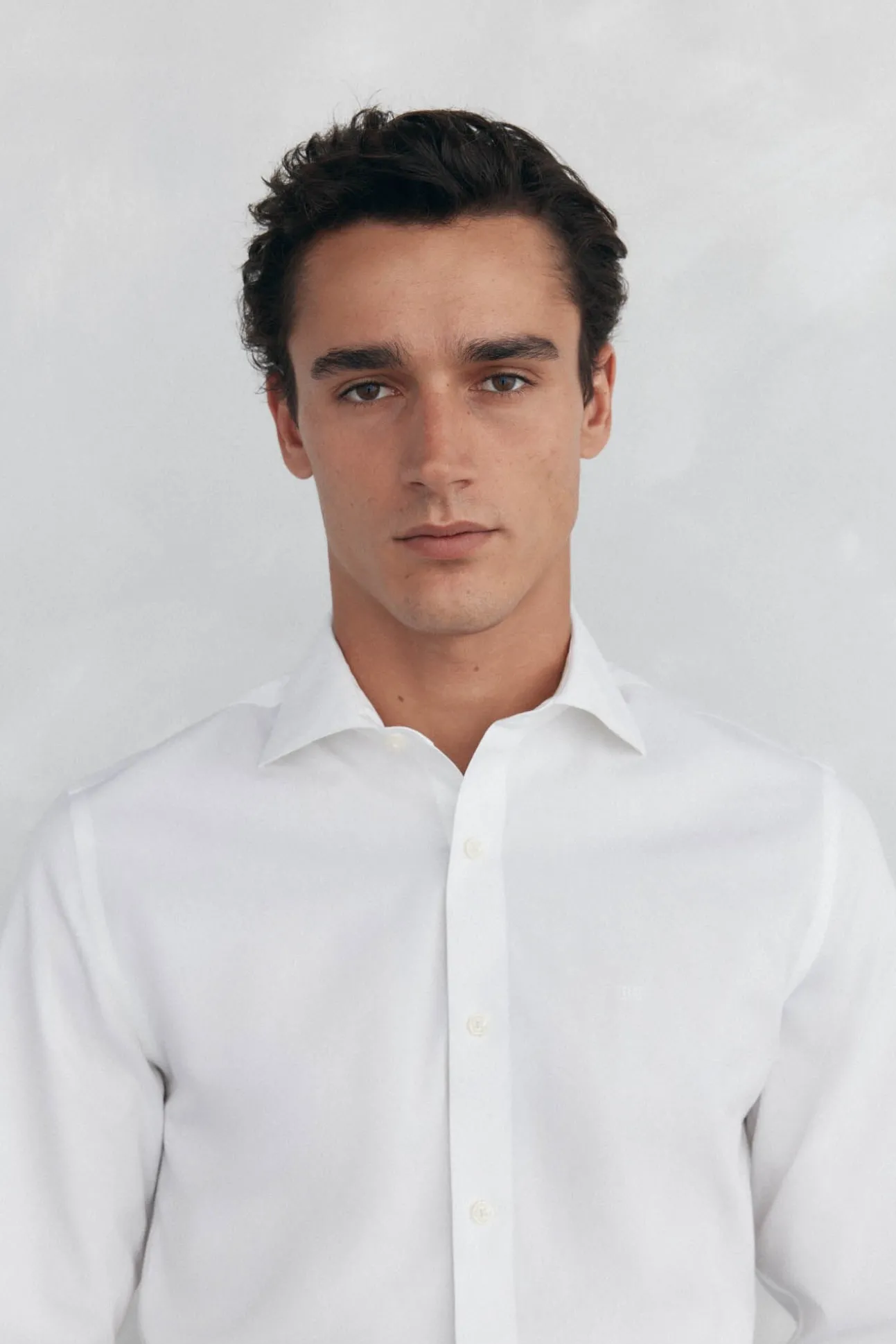 Camisa vestir lisa non iron + antimanchas slim fit