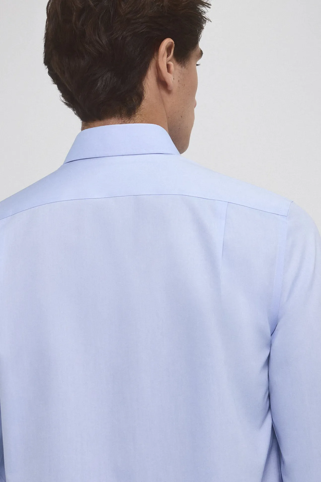 Camisa vestir non iron y antimanchas lisa tailored fit