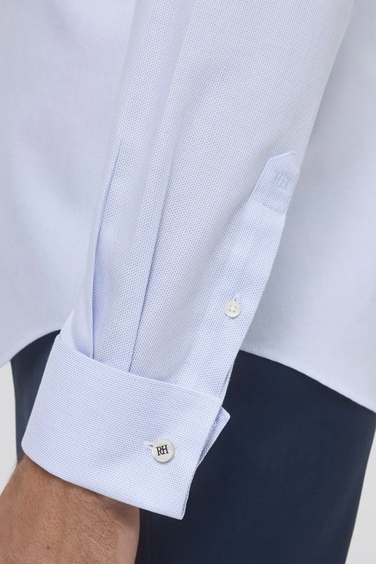 Camisa vestir puño gemelo non iron y antimanchas lisa tailored fit