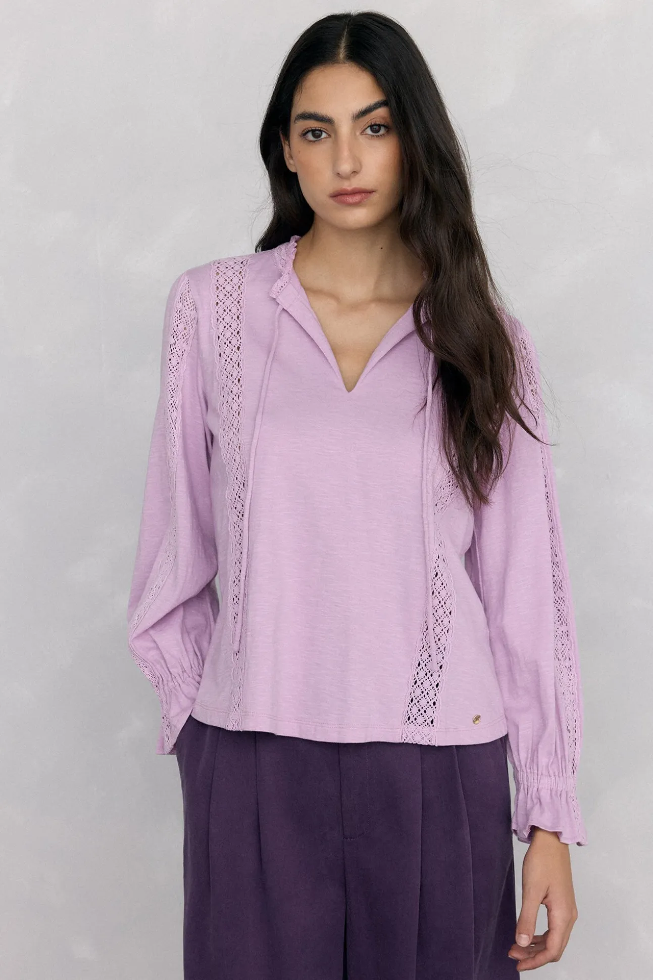 Camiseta abullonada lazo