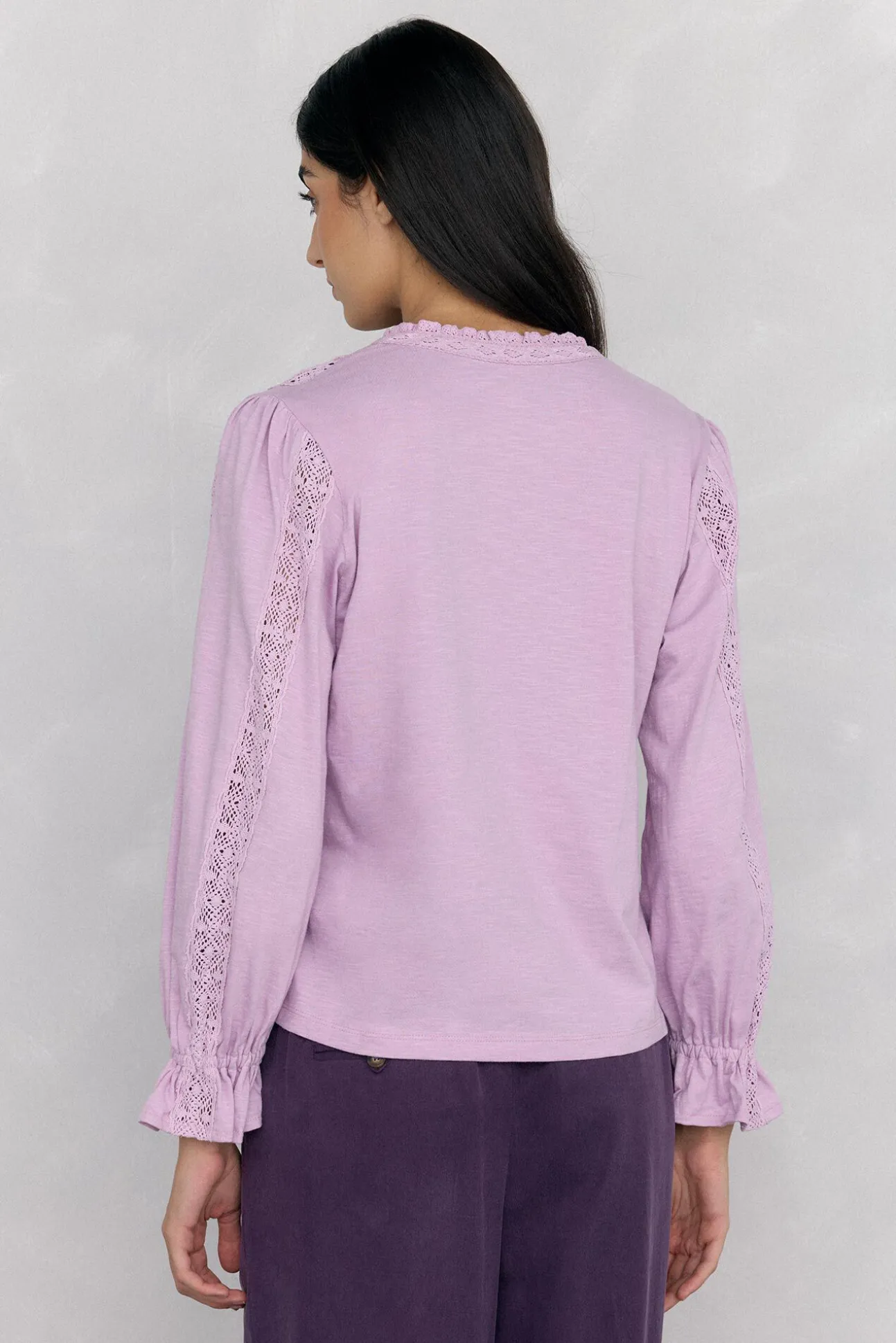 Camiseta abullonada lazo