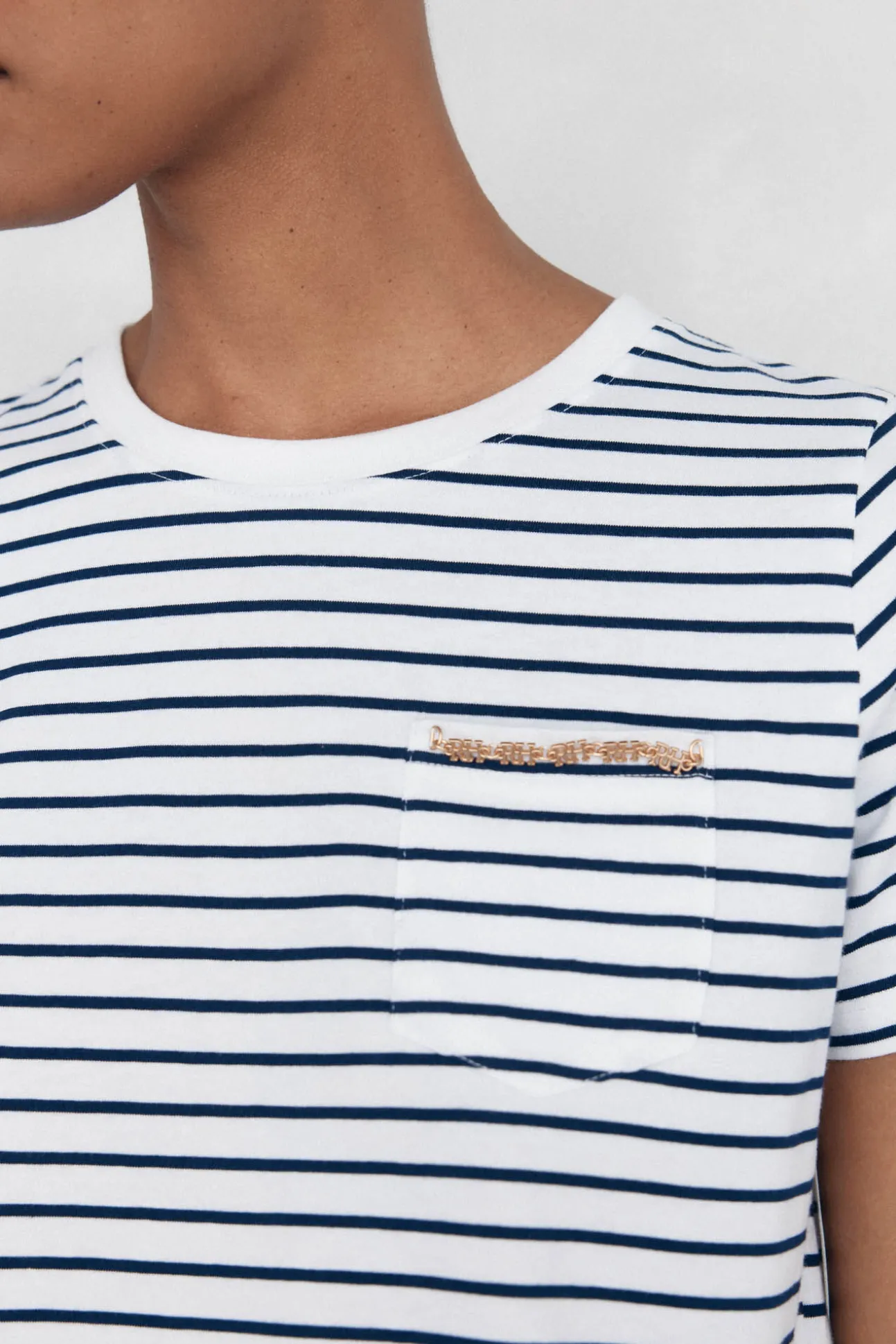 Camiseta bolsillo cadena