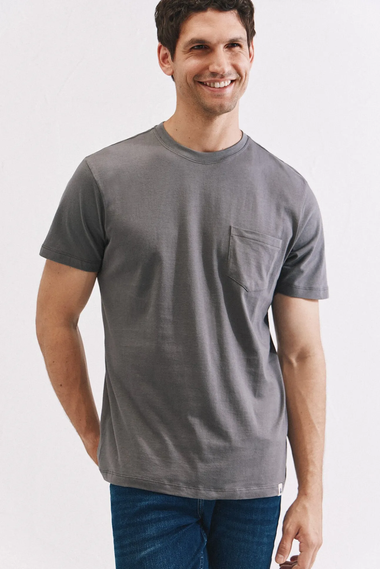 Camiseta básica bolsillo