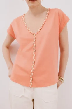 Camiseta cuello pico trenza