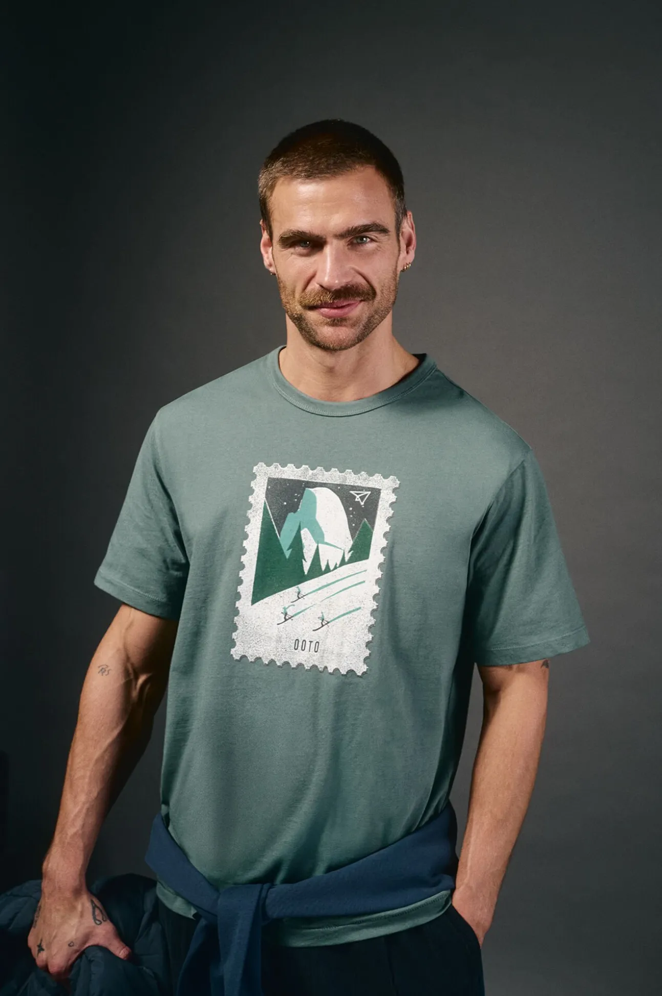 Camiseta gráfica lavada