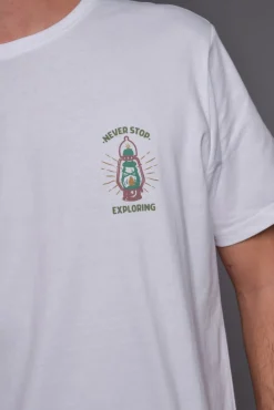 Camiseta Never Stop Exploring