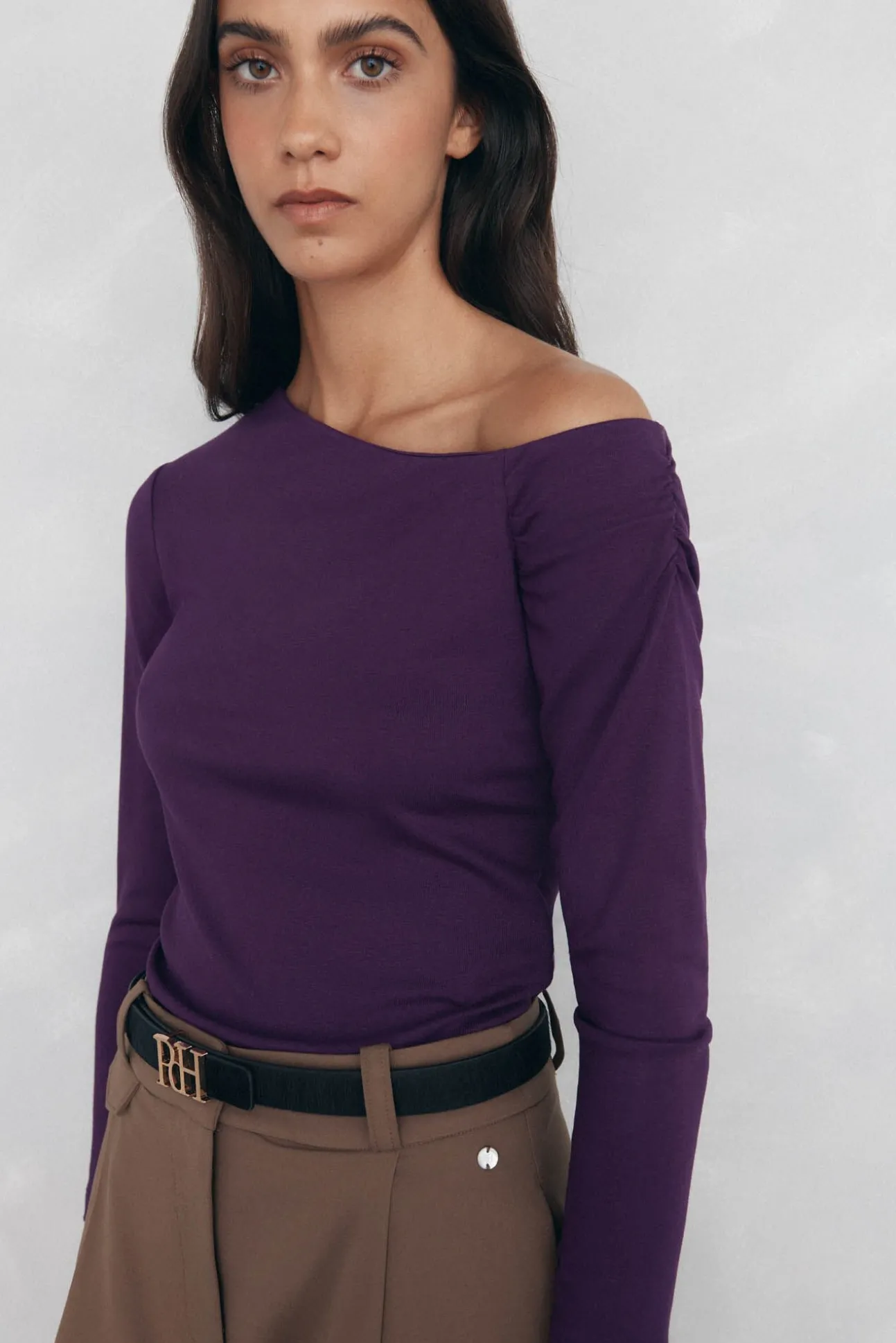 Camiseta off shoulder