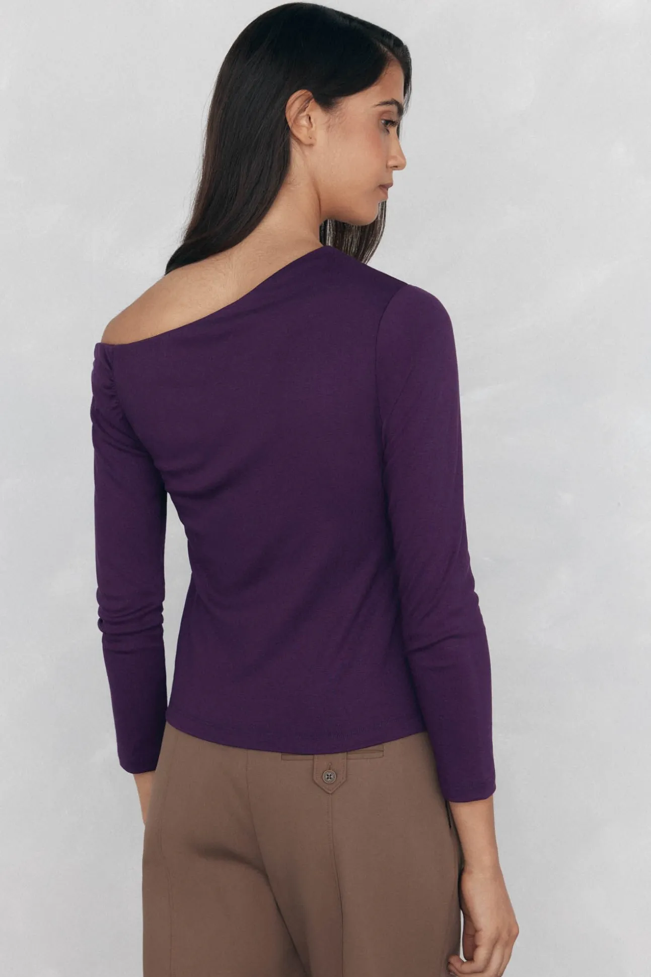Camiseta off shoulder