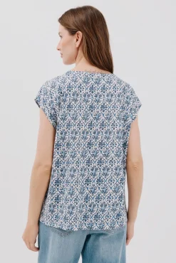Camiseta pico con detalle puntilla