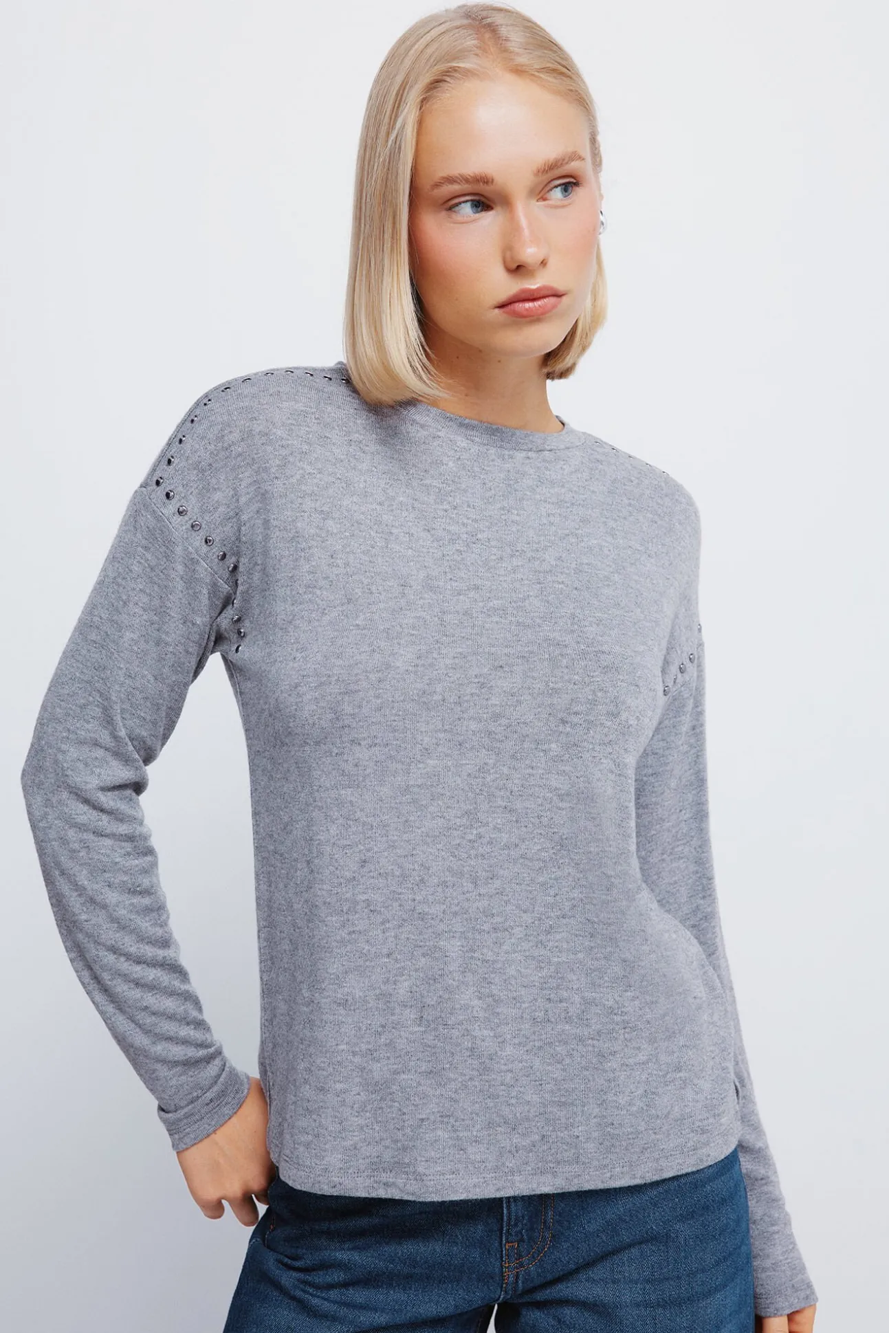 Camiseta punto cortado tachas