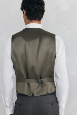 Chaleco tostado slim fit