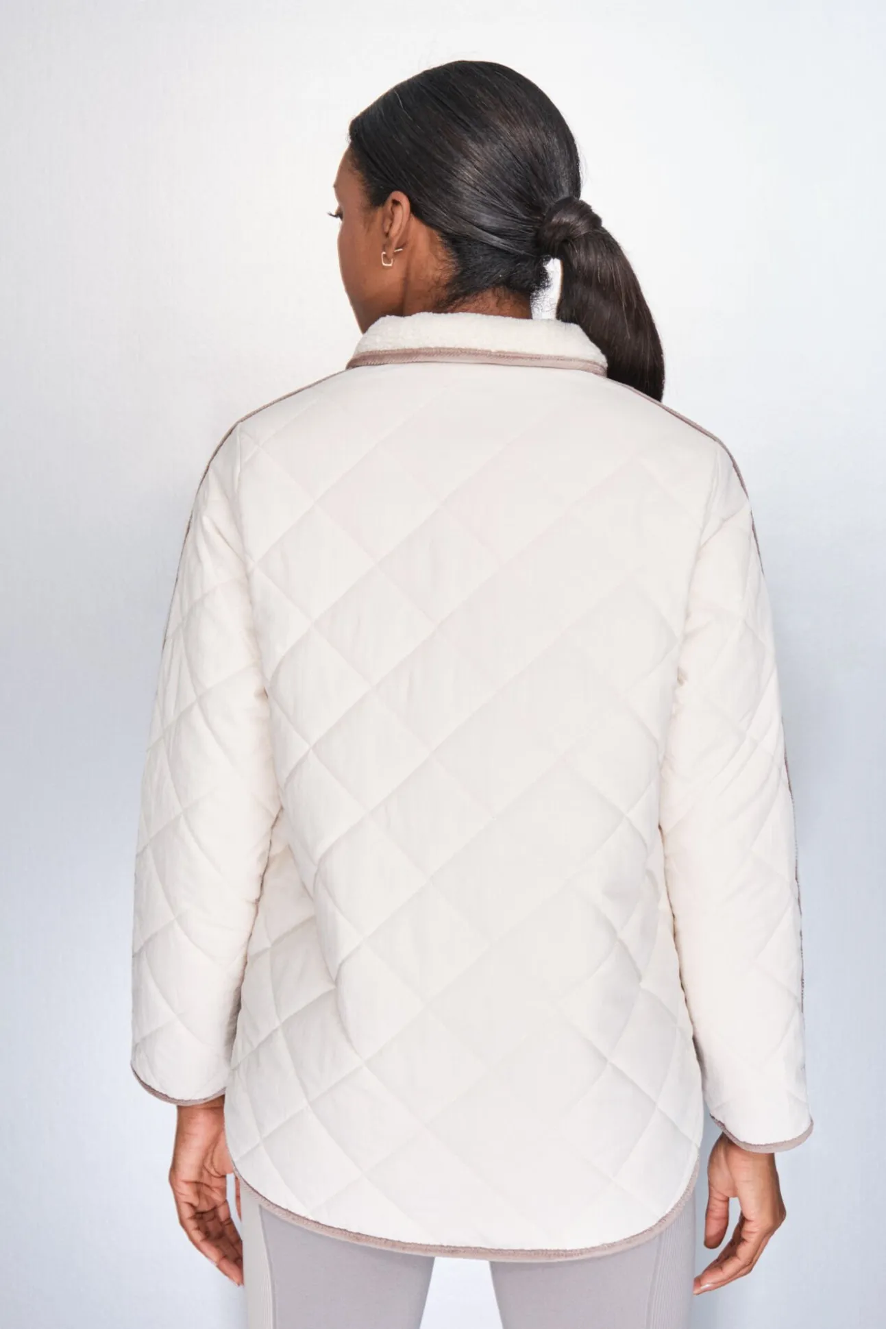 Chaqueta acolchada rombos beige
