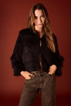Chaqueta con flecos
