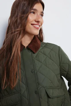 Chaqueta corta acolchada cuello pana