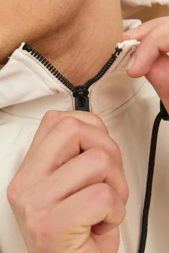 Chaqueta ligera capucha