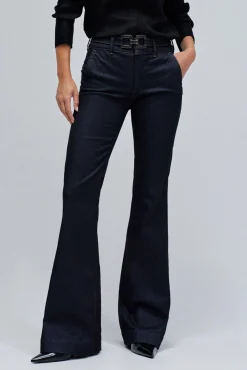 Chino flare con cinturón